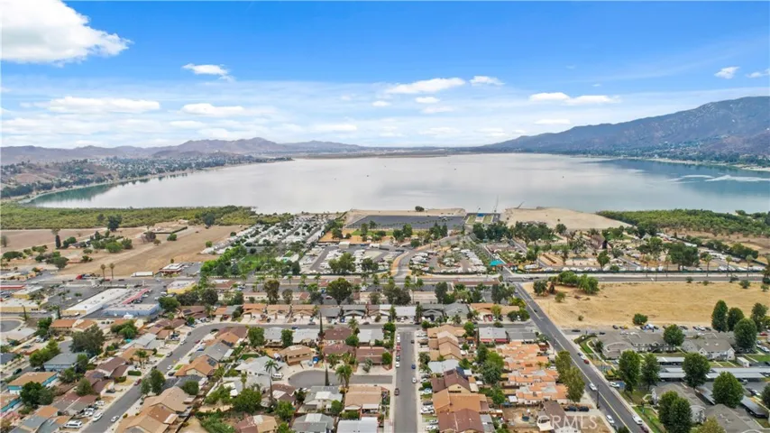 833 Robin Drive, Lake Elsinore, California 92530