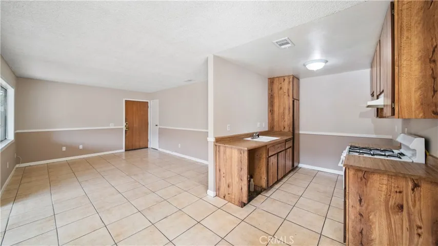 833 Robin Drive, Lake Elsinore, California 92530