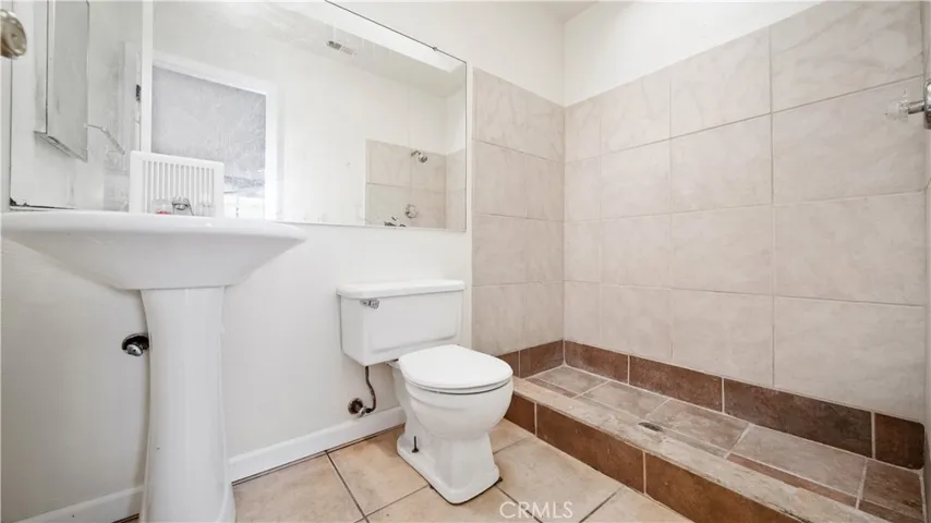 833 Robin Drive, Lake Elsinore, California 92530