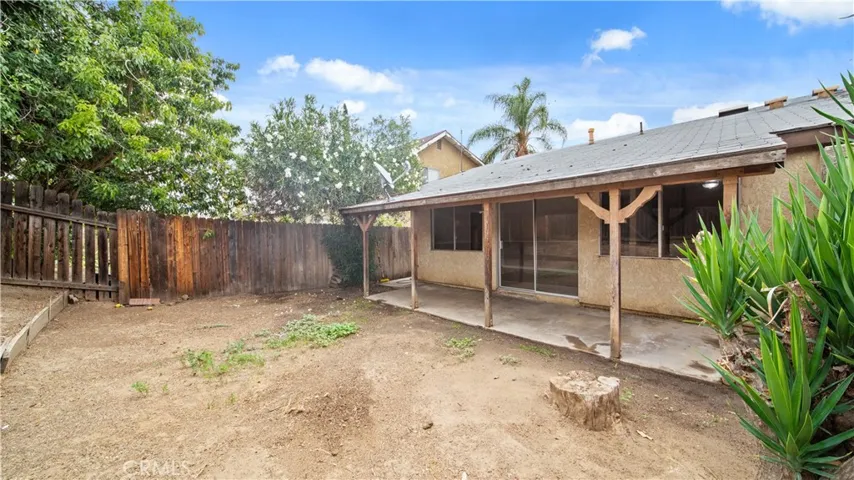 833 Robin Drive, Lake Elsinore, California 92530