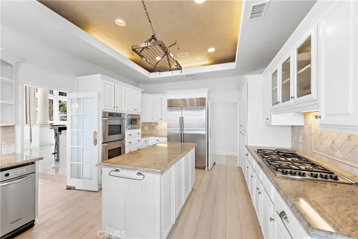 Light and Bright Kitchen