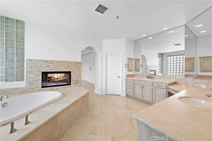 Master Bath - Dual Sinks