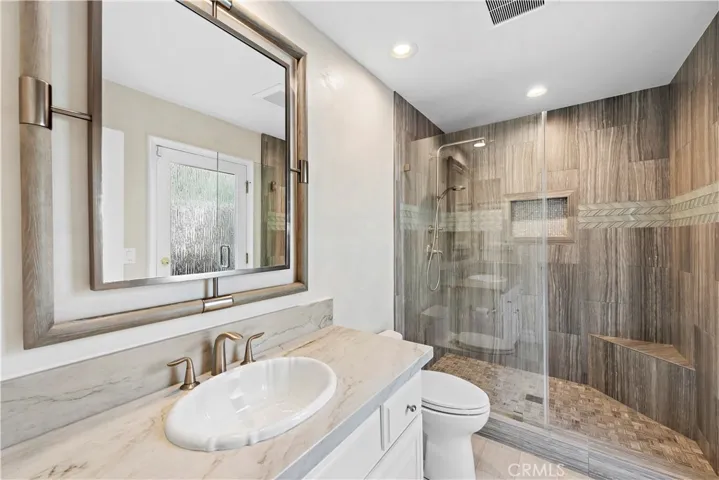 Downstairs Full Bath En-Suite