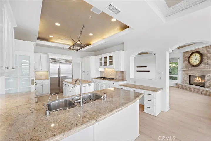 Arched Opening from Kitchen Into Family Room