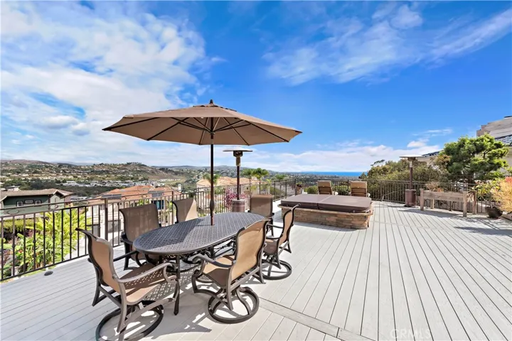 Huge Backyard Deck (2500 sq ft) - Ocean Views