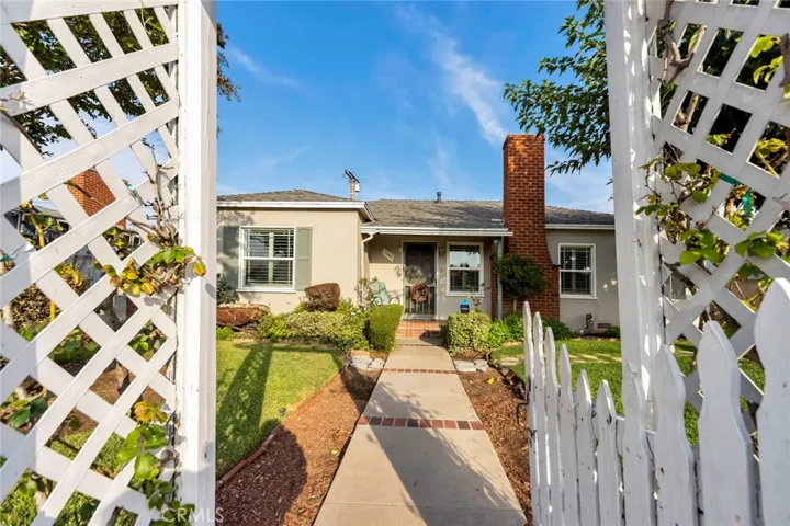 1605 N Rosewood Avenue, Santa Ana, California 92706