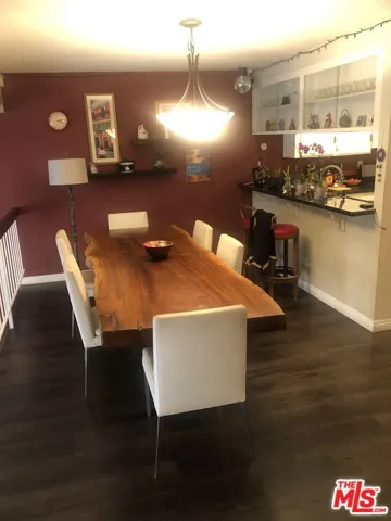 18421 Collins Street A, Tarzana, California 91356