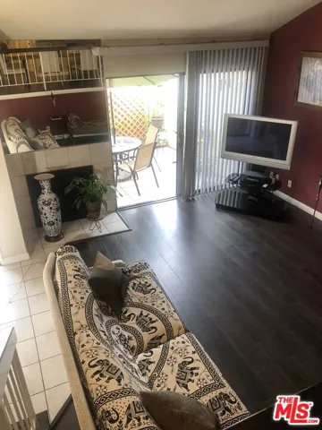 18421 Collins Street A, Tarzana, California 91356