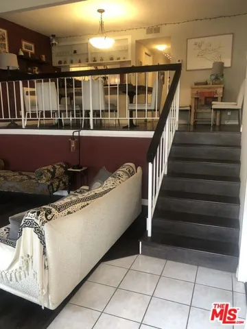 18421 Collins Street A, Tarzana, California 91356