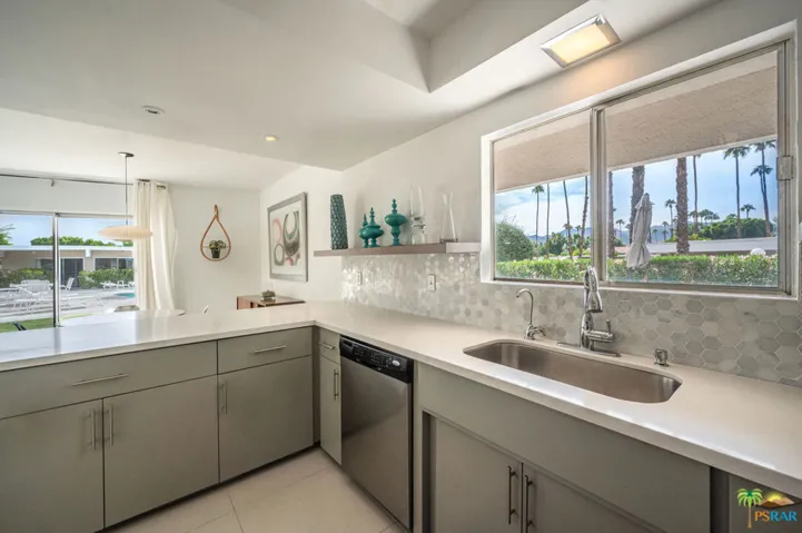 2033 E Ramon Road 10a, Palm Springs, California 92264