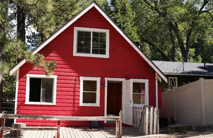 22979 Azalia Lane, Crestline, California 92325