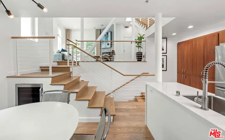 938 Lincoln Boulevard 5, Santa Monica, California 90403