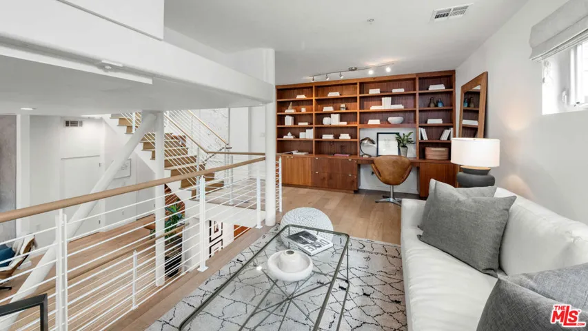 938 Lincoln Boulevard 5, Santa Monica, California 90403
