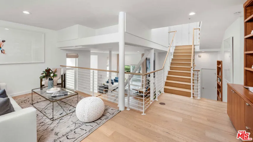 938 Lincoln Boulevard 5, Santa Monica, California 90403
