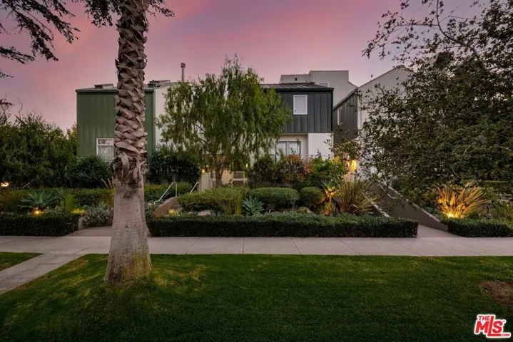 938 Lincoln Boulevard 5, Santa Monica, California 90403