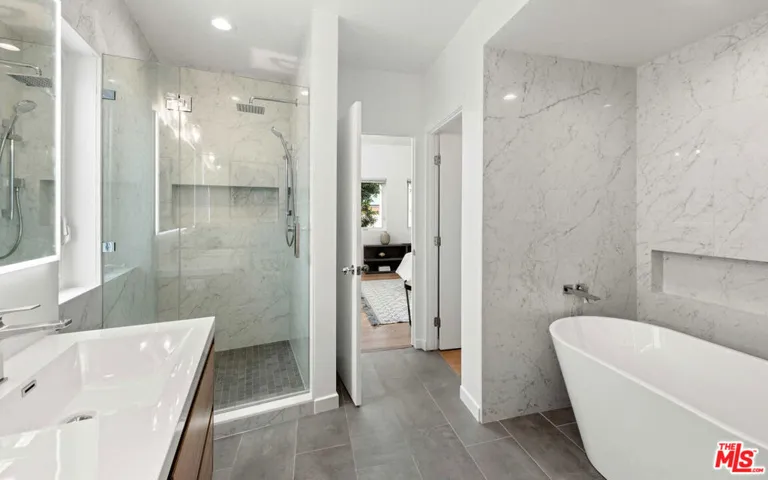 938 Lincoln Boulevard 5, Santa Monica, California 90403