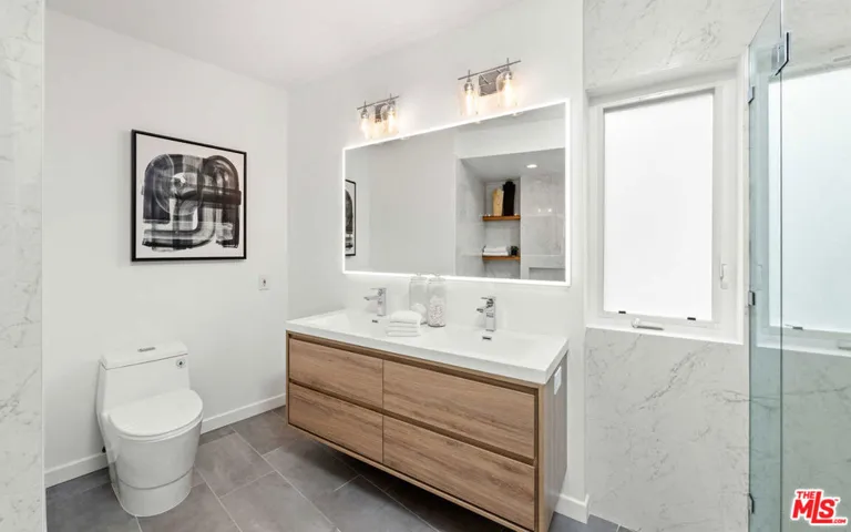 938 Lincoln Boulevard 5, Santa Monica, California 90403