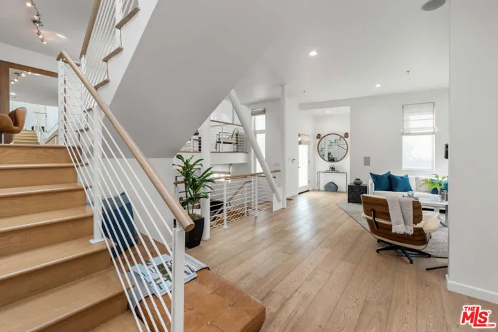 938 Lincoln Boulevard 5, Santa Monica, California 90403