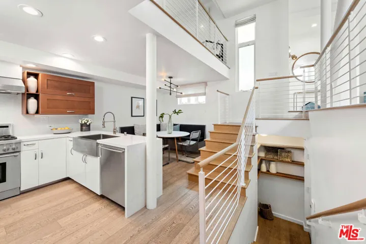 938 Lincoln Boulevard 5, Santa Monica, California 90403