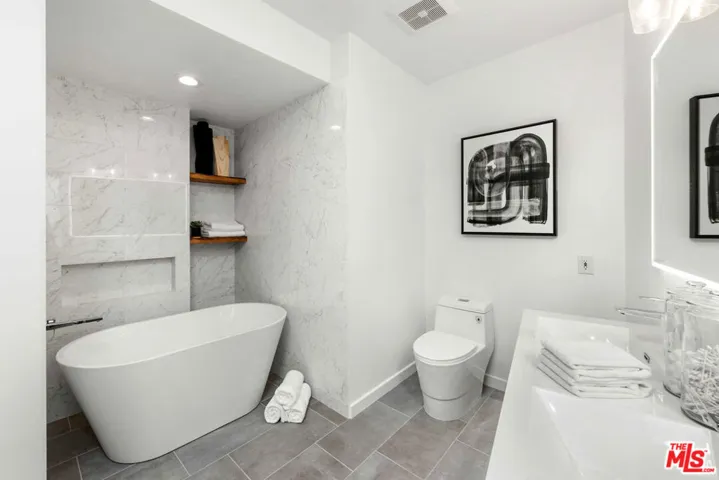 938 Lincoln Boulevard 5, Santa Monica, California 90403