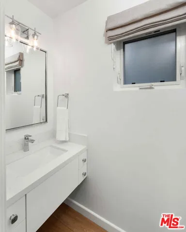 938 Lincoln Boulevard 5, Santa Monica, California 90403