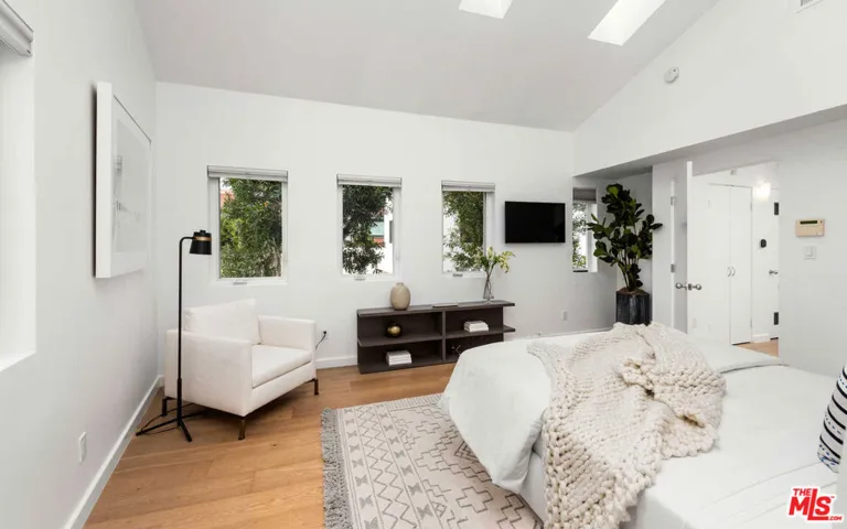 938 Lincoln Boulevard 5, Santa Monica, California 90403