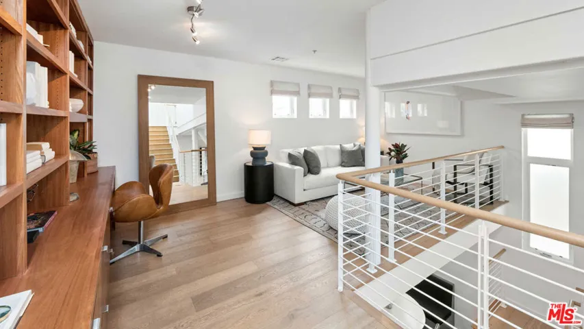 938 Lincoln Boulevard 5, Santa Monica, California 90403