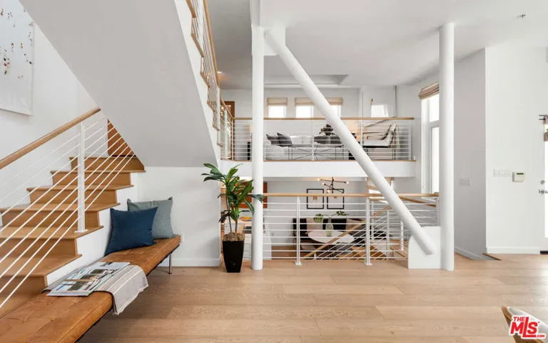 938 Lincoln Boulevard 5, Santa Monica, California 90403