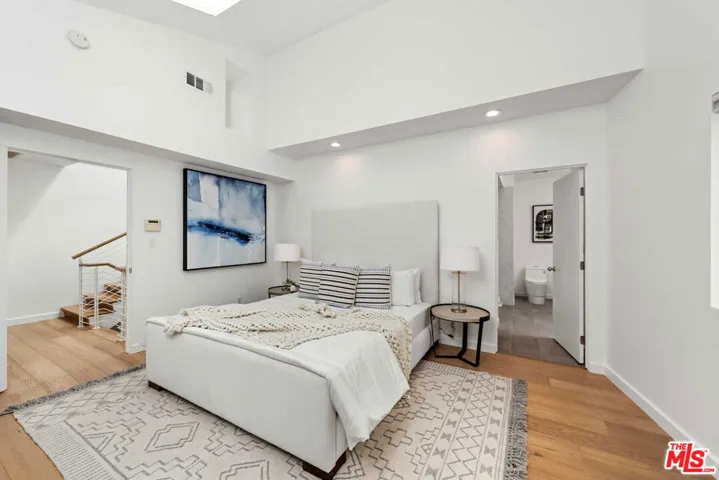 938 Lincoln Boulevard 5, Santa Monica, California 90403