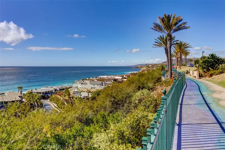 Walk the top of Strands or a good 'No Sand" picnic spot!