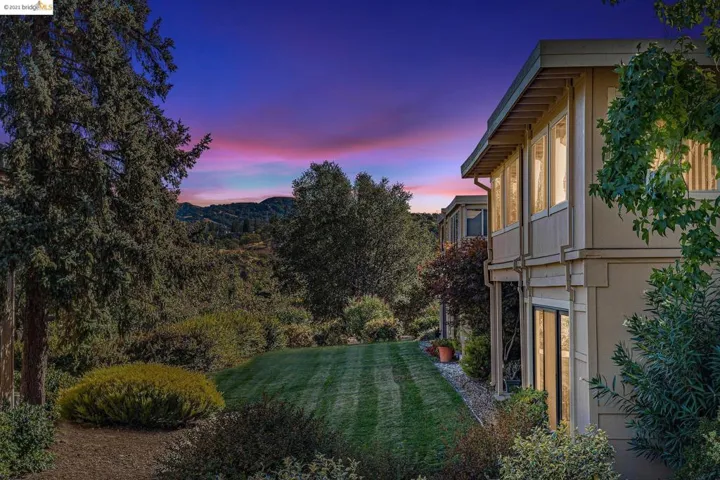 2009 Golden Rain Road 3, Walnut Creek, California 94595-1921