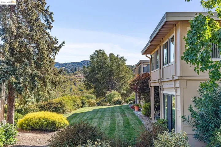 2009 Golden Rain Road 3, Walnut Creek, California 94595-1921