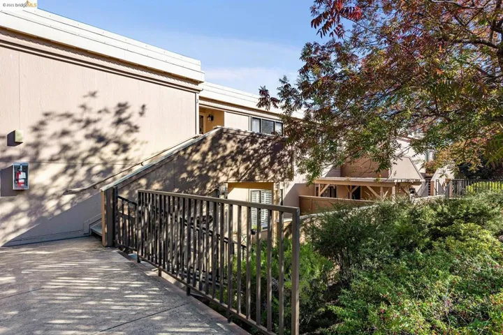 2009 Golden Rain Road 3, Walnut Creek, California 94595-1921