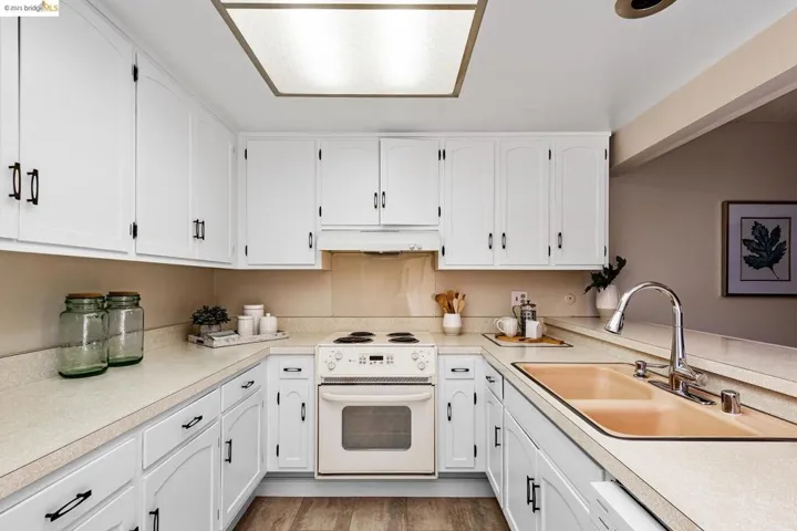 2009 Golden Rain Road 3, Walnut Creek, California 94595-1921