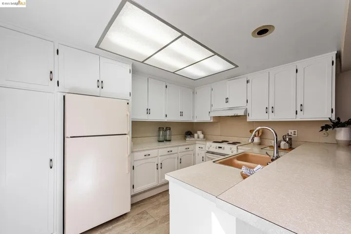 2009 Golden Rain Road 3, Walnut Creek, California 94595-1921