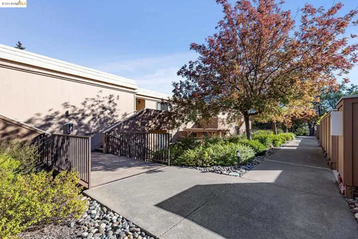 2009 Golden Rain Road 3, Walnut Creek, California 94595-1921