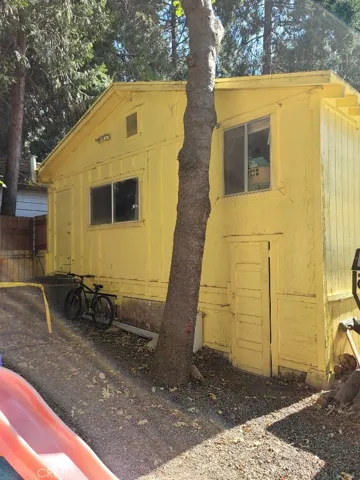 25064 Boa Drive, Crestline, California 92325