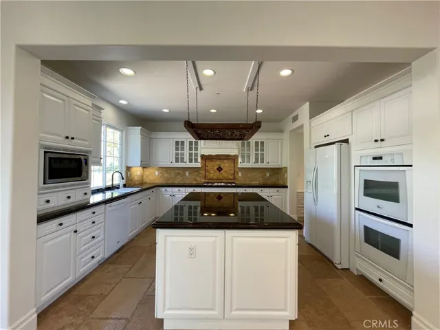 Large Kitchen with Center Island