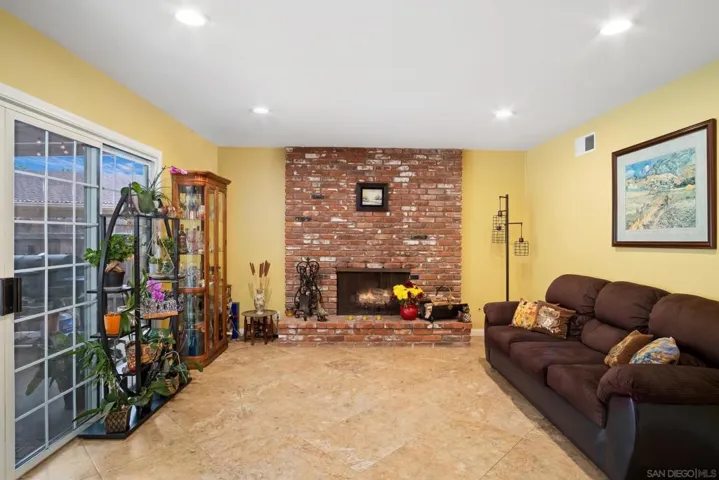 925 Kittiwake Lane, Chula Vista, California 91911
