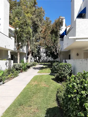 372 Park Shadow Court 44, Baldwin Park, California 91706