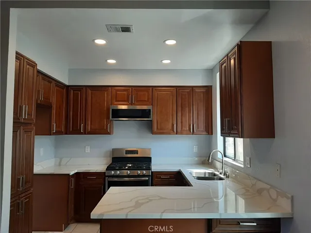 372 Park Shadow Court 44, Baldwin Park, California 91706