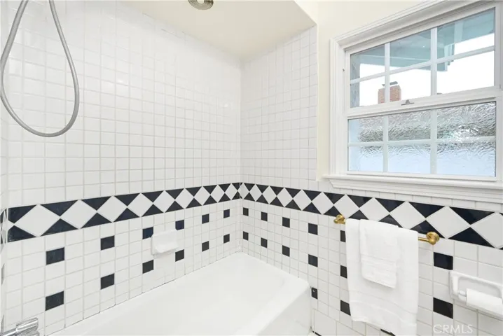 3028 N Greenbrier Road, Long Beach, California 90808