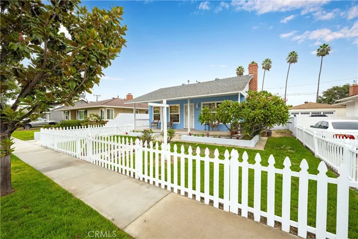 3028 N Greenbrier Road, Long Beach, California 90808