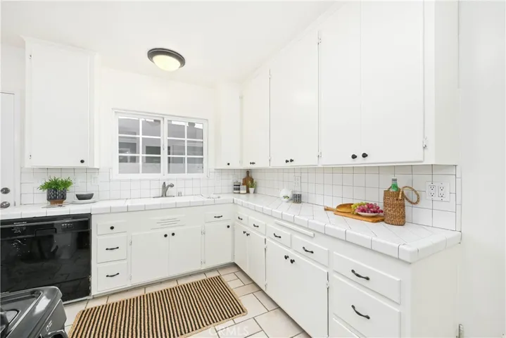 3028 N Greenbrier Road, Long Beach, California 90808