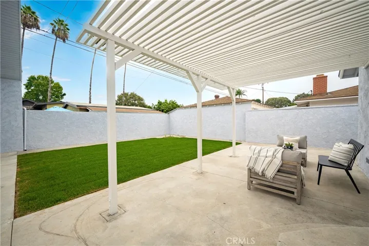 3028 N Greenbrier Road, Long Beach, California 90808