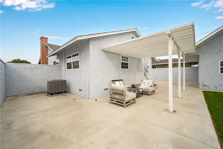 3028 N Greenbrier Road, Long Beach, California 90808
