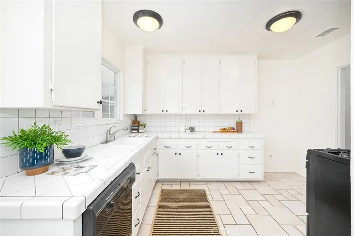 3028 N Greenbrier Road, Long Beach, California 90808