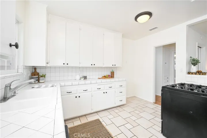 3028 N Greenbrier Road, Long Beach, California 90808