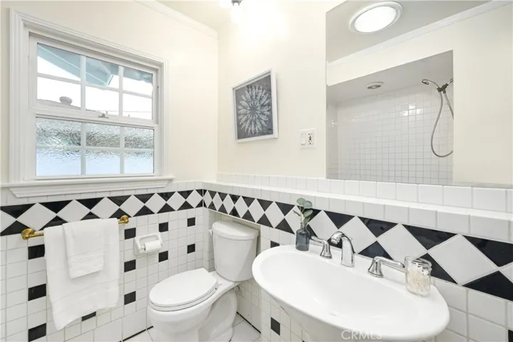 3028 N Greenbrier Road, Long Beach, California 90808