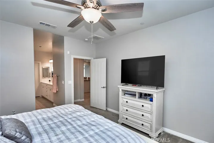 Master fits a large furniture set with room to spare!